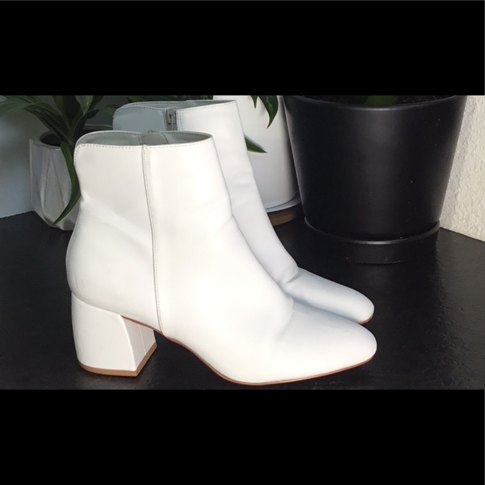Chinese Laundry White Boots Size 9